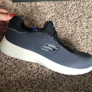 NWT Men’s sketchers